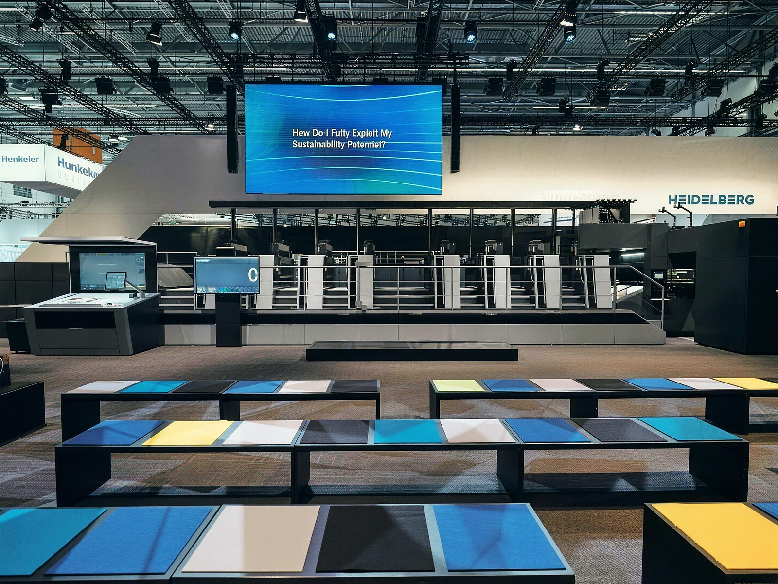 Messestand und Pressekonferenz auf der Druckmesse, Foto von VYSUALIZED