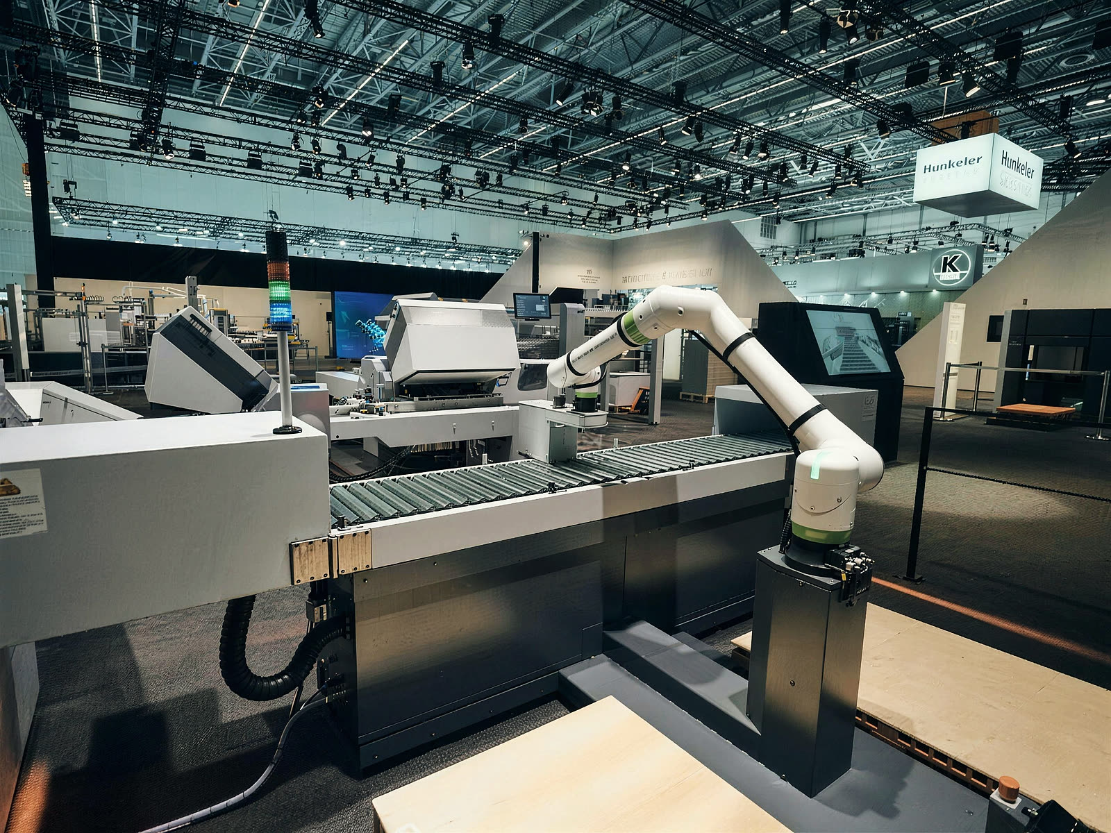 Messestand und Pressekonferenz auf der Druckmesse, Foto von VYSUALIZED