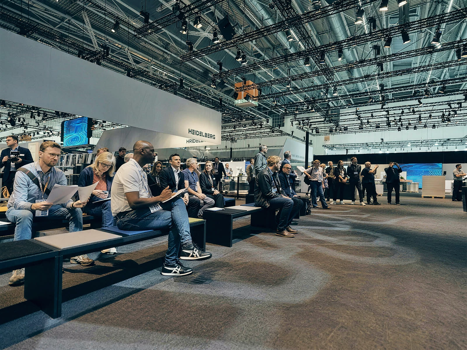 Messestand und Pressekonferenz auf der Druckmesse, Foto von VYSUALIZED
