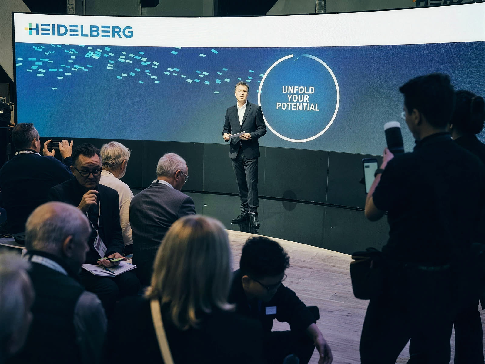 Messestand und Pressekonferenz auf der Druckmesse, Foto von VYSUALIZED