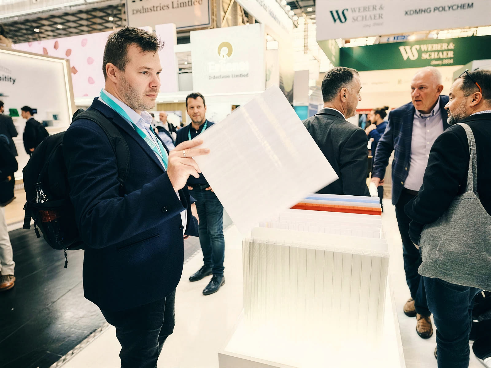 Messestand auf der Kunststoffmesse, Foto von VYSUALIZED