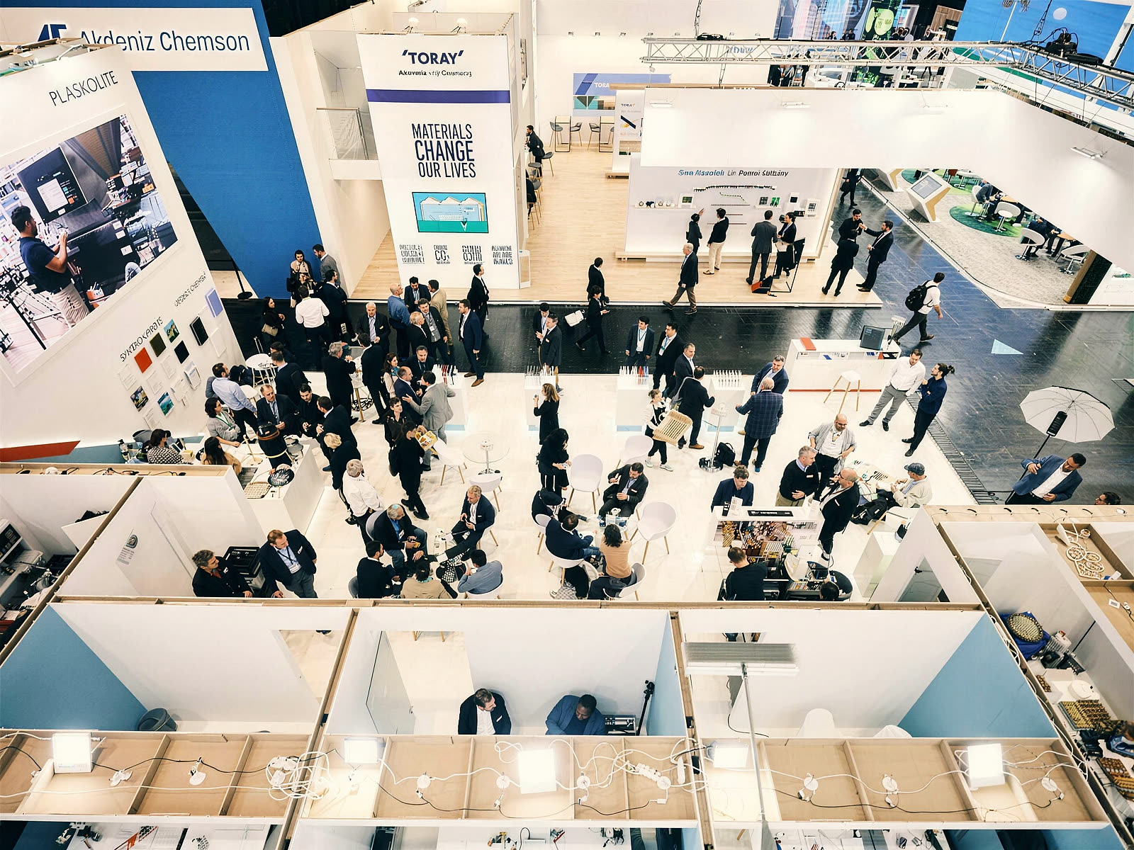 Messestand auf der Kunststoffmesse, Foto von VYSUALIZED