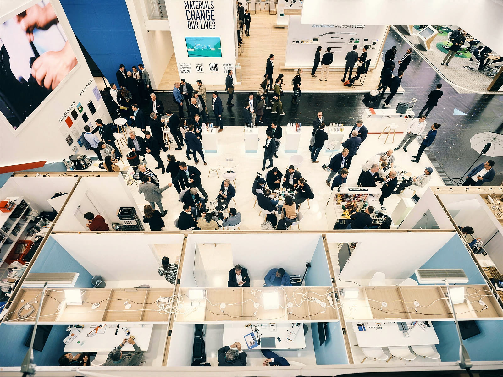 Messestand auf der Kunststoffmesse, Foto von VYSUALIZED