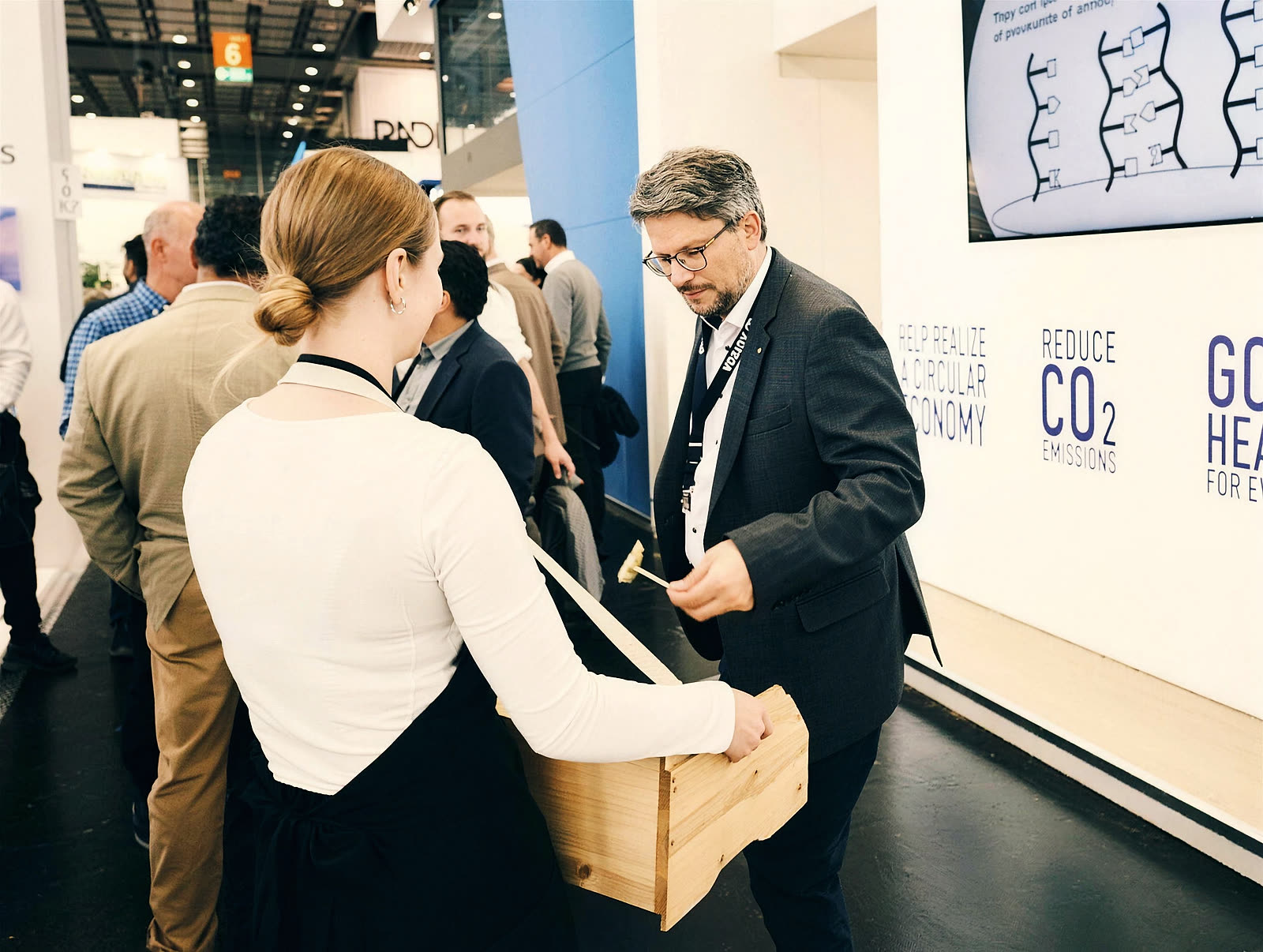 Messestand auf der Kunststoffmesse, Foto von VYSUALIZED