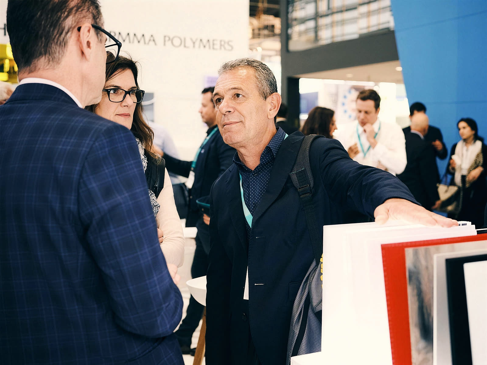 Messestand auf der Kunststoffmesse, Foto von VYSUALIZED