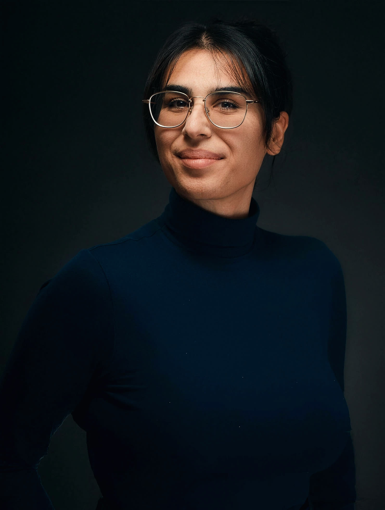 Business-Portrait einer Frau mit Brille