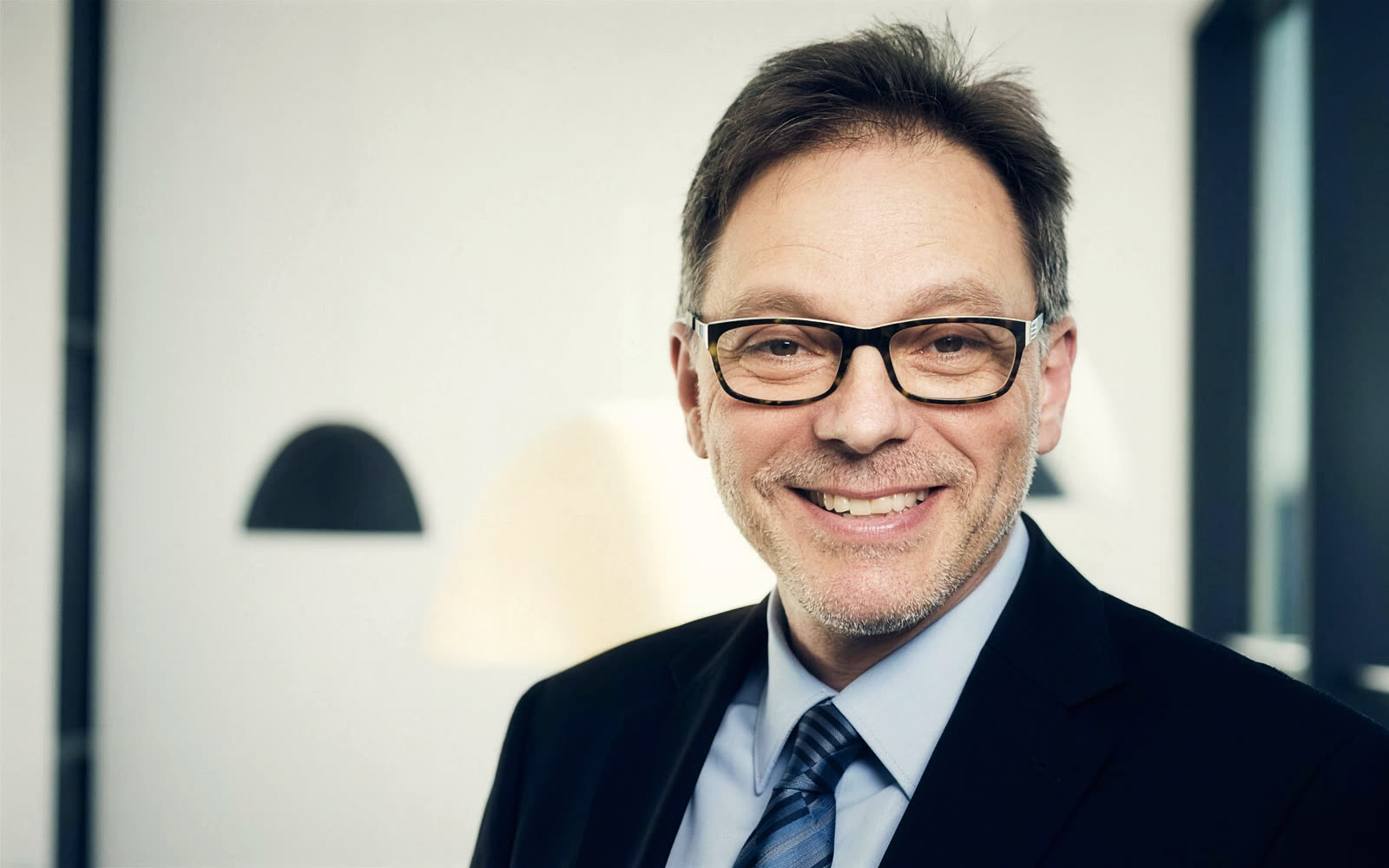 Business-Portrait, fotografiert von VYSUALIZED